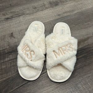 Luxurious Cream Fuzzy Slippers